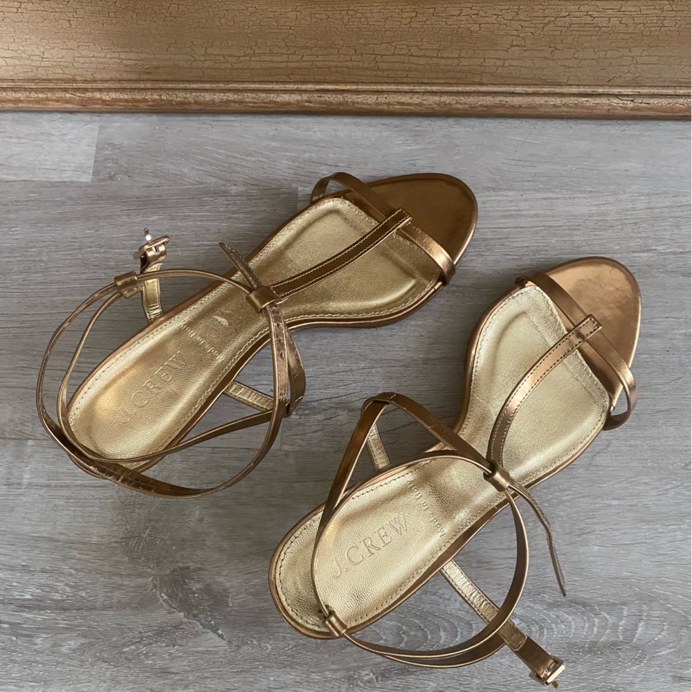 NWOB J Crew Women Gold Leather Upper sandals Size 7 Kitten heal Made in Italy